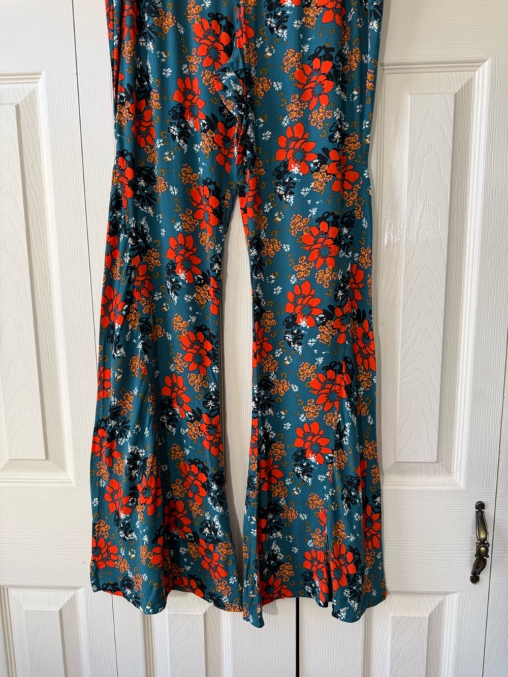 Free People Can't Take my Eyes off You Floral Bell Bottom Flare Pants Size Small - Picture 6 of 12